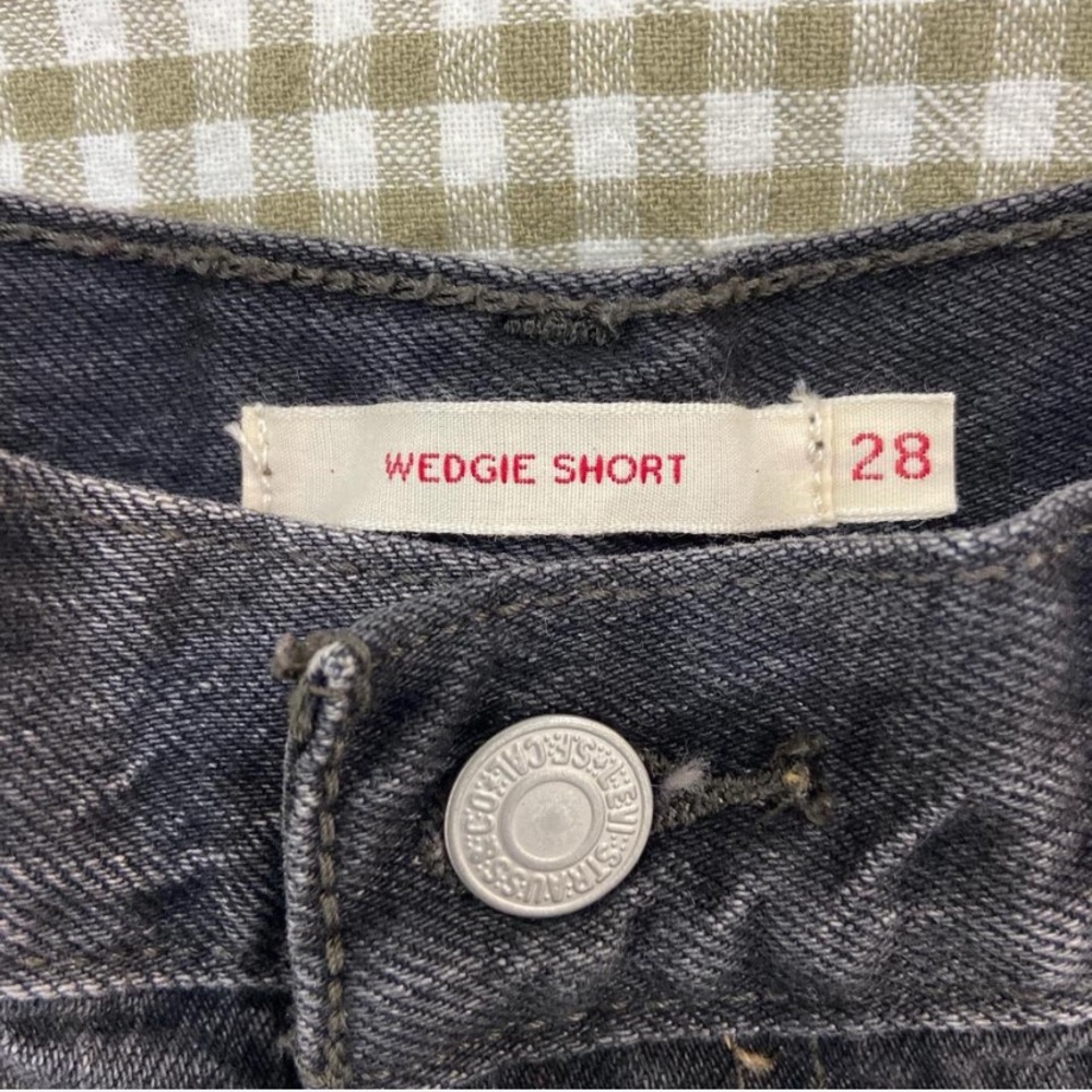 Levi's black denim “wedgie” cut-off shorts - Picture 2 of 5